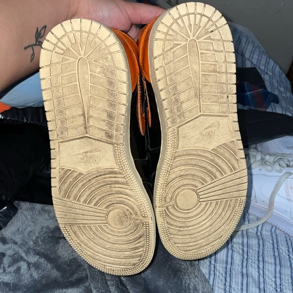 Woman’s Jordan’s
Shattered backboard - Picture 5 of 7